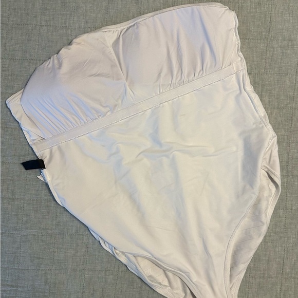 Swimsuit 🩱 - Picture 2 of 3